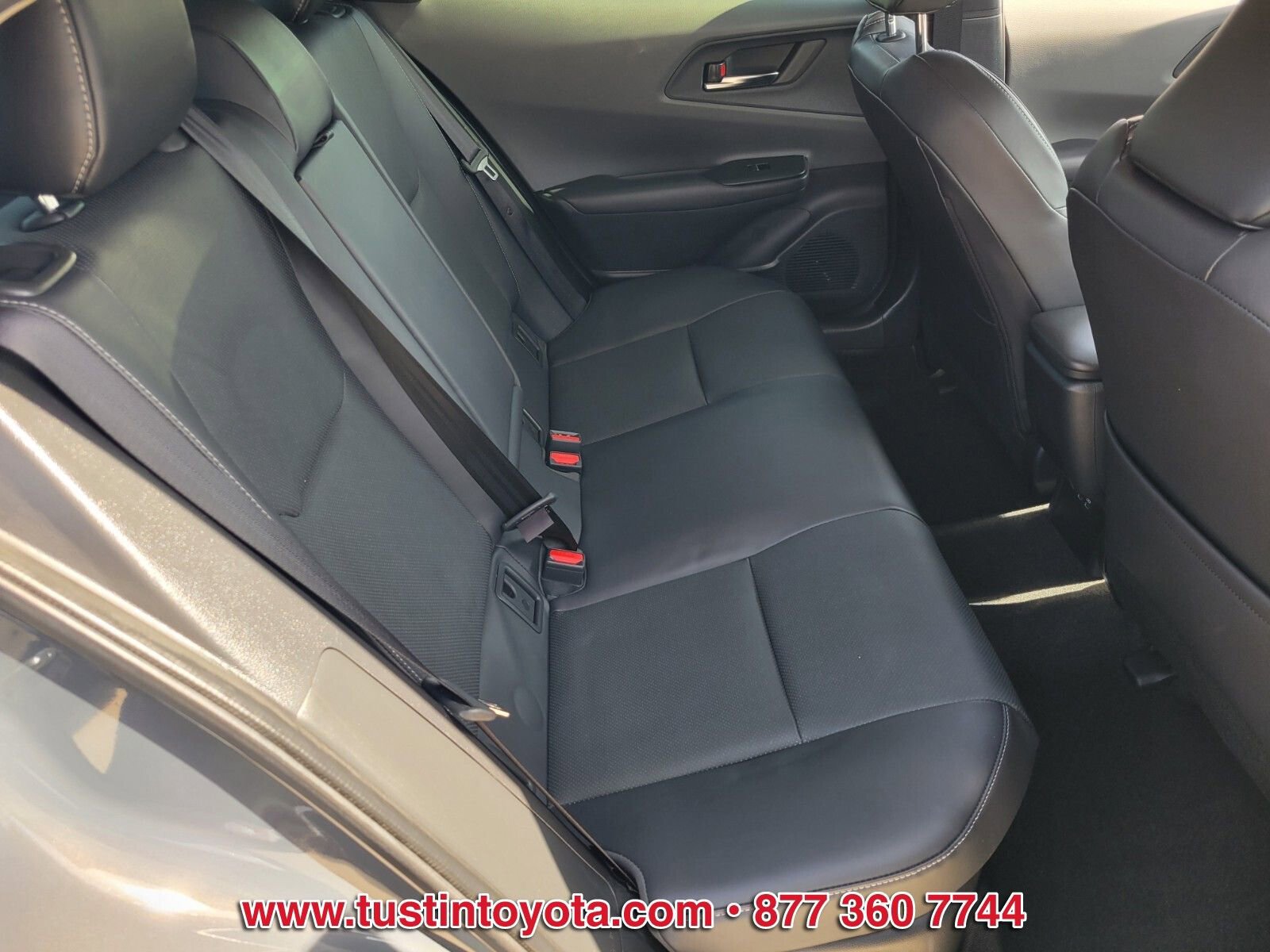 Used 2024 Toyota Prius XLE FWD image 14