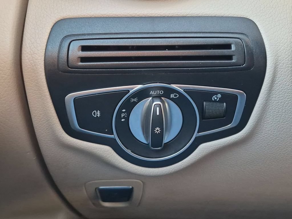 Used 2020 Mercedes-Benz GLC 300 image 18