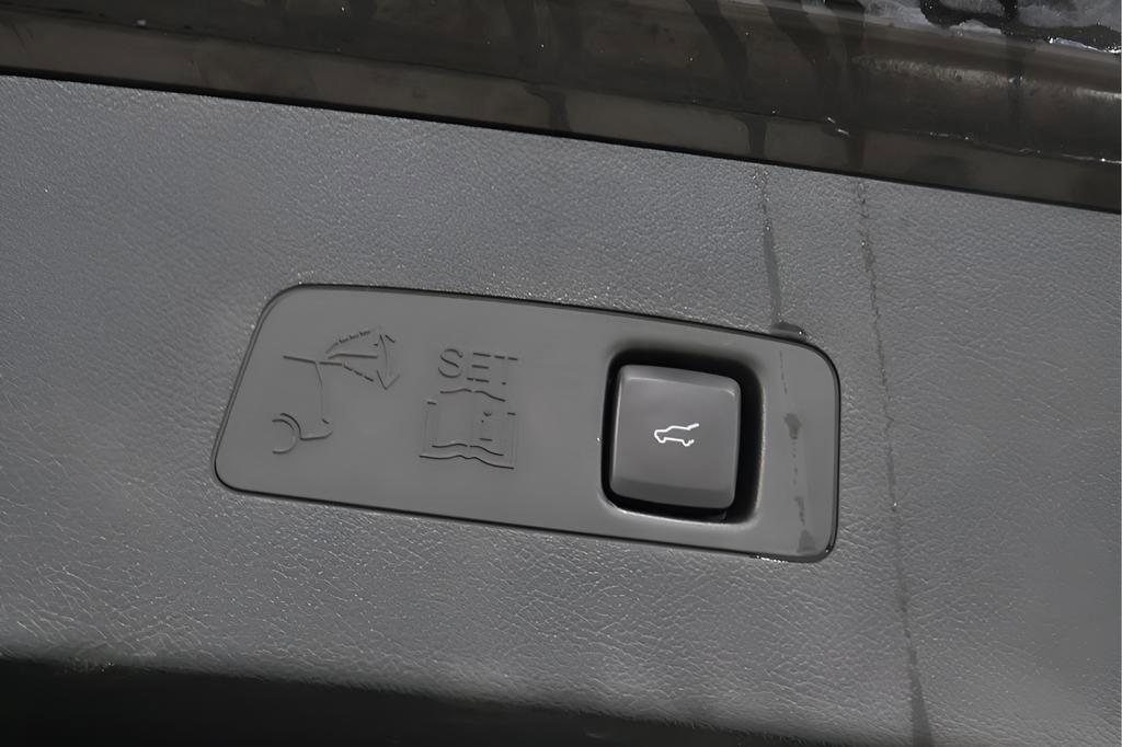 Used 2021 Lincoln Corsair Reserve w/ Equipment Group 201A image 30