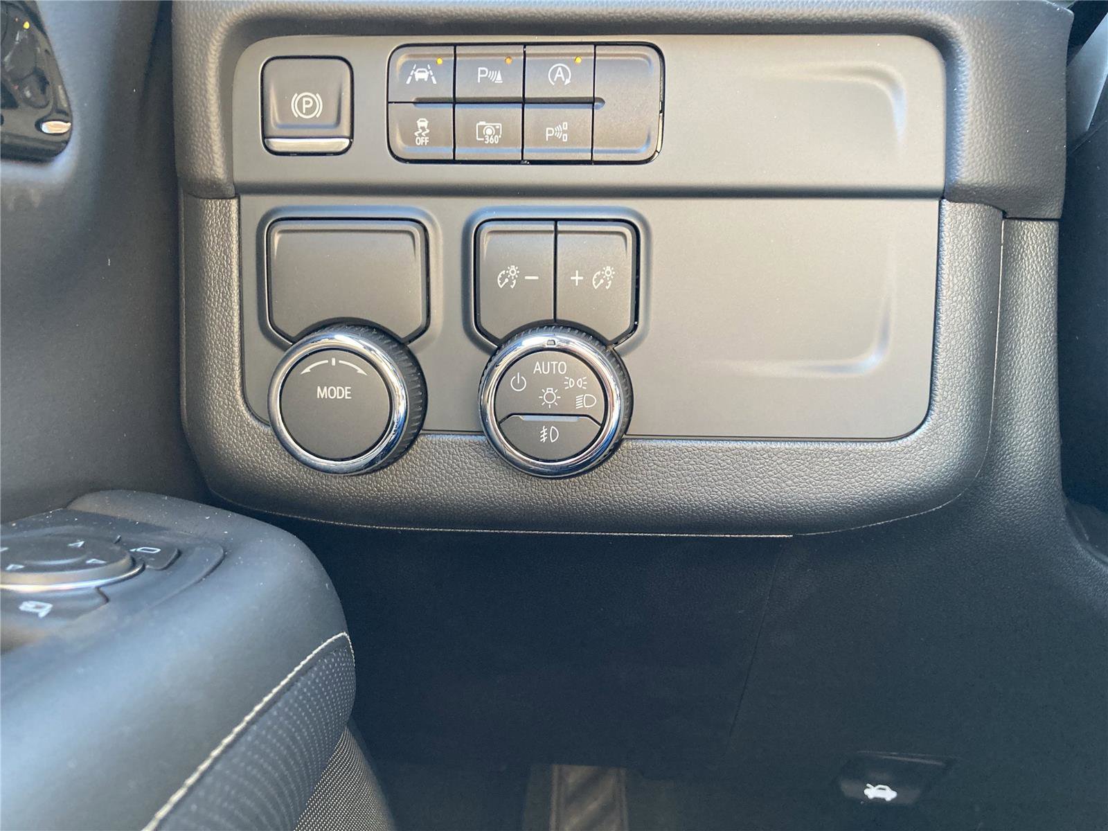 New 2026 Chevrolet Suburban Premier image 19