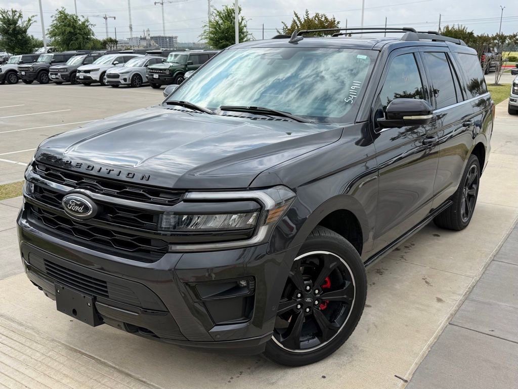 Used 2022 Ford Expedition Limited AWD/4WD image 4