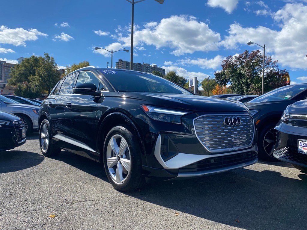 Used 2025 Audi Q4 e-tron Premium Plus w/ Premium Plus