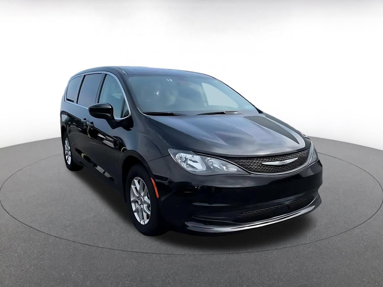 Used 2024 Chrysler Voyager LX FWD image 3