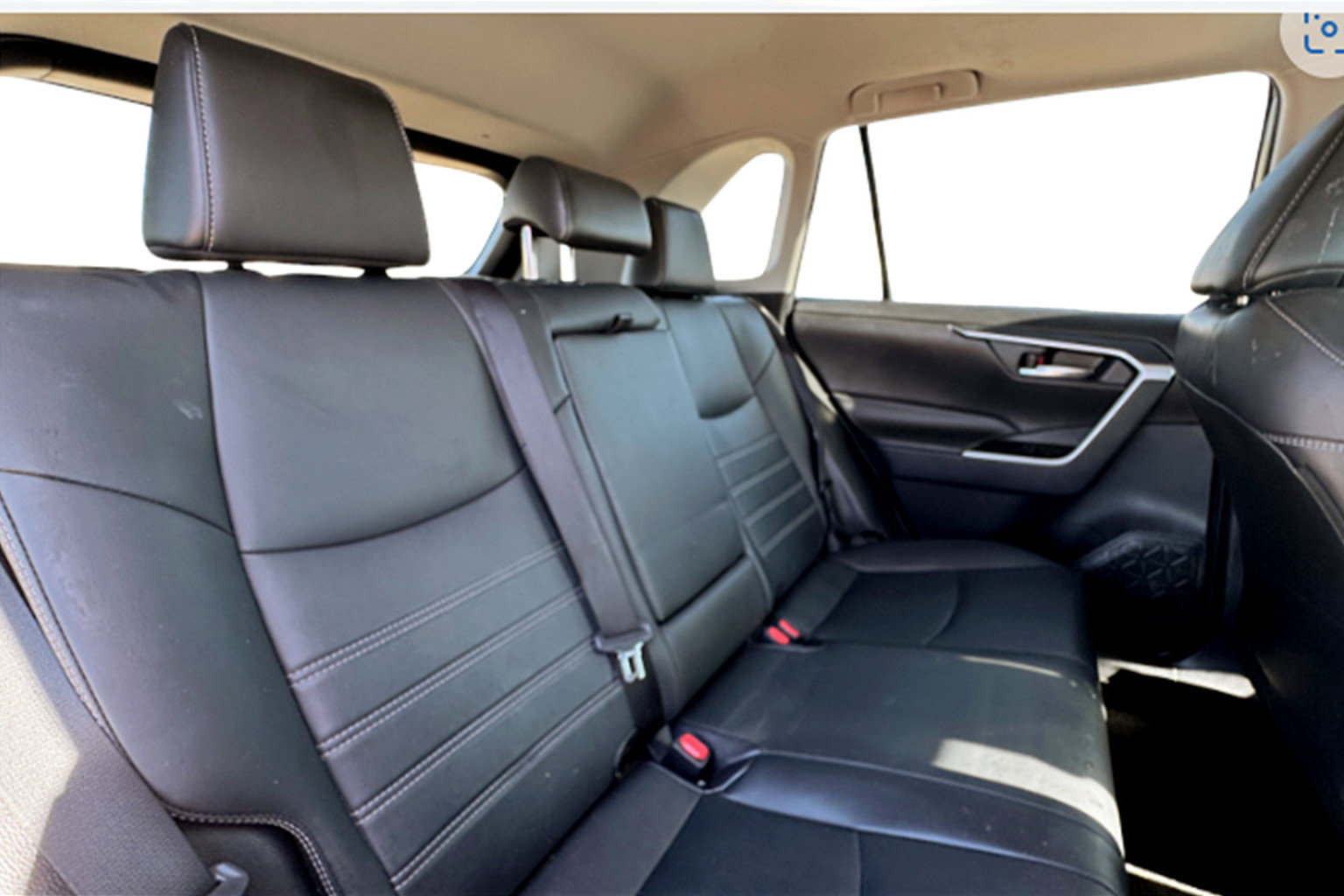 Used 2021 Toyota RAV4 XLE Premium image 18