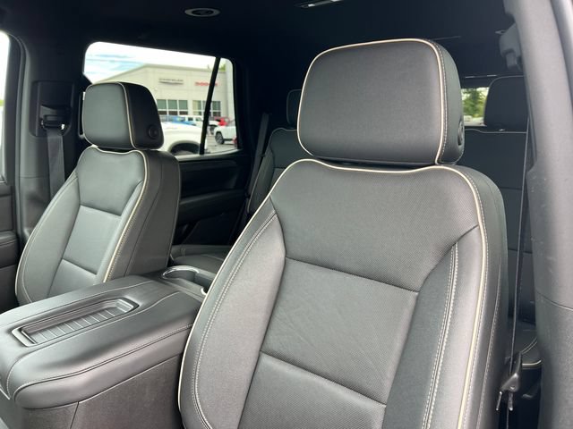 Used 2024 GMC Yukon SLT w/ SLT Luxury Package AWD/4WD image 15