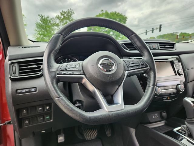 Used 2018 Nissan Rogue SV w/ Premium Package FWD image 11