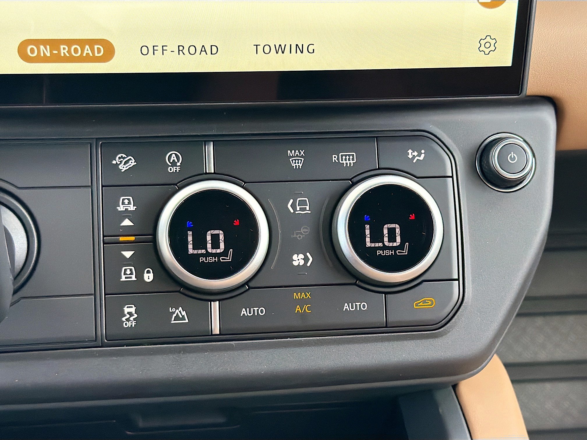 New 2026 Land Rover Defender 130 X-Dynamic SE AWD/4WD image 36