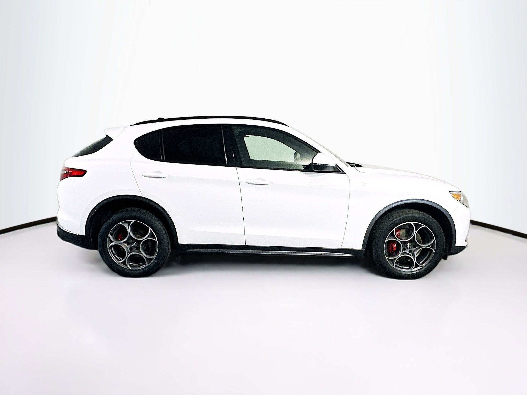 Used 2022 Alfa Romeo Stelvio Ti image 10