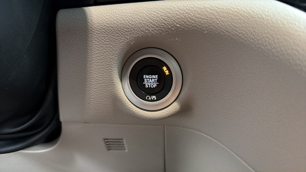 Used 2024 Chrysler Pacifica Touring-L FWD image 24