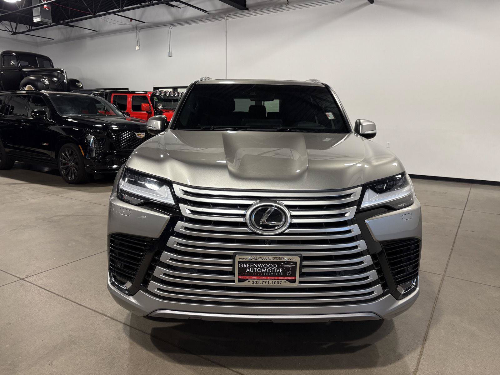 Used 2024 Lexus LX 600 4WD w/ Luxury Package image 8