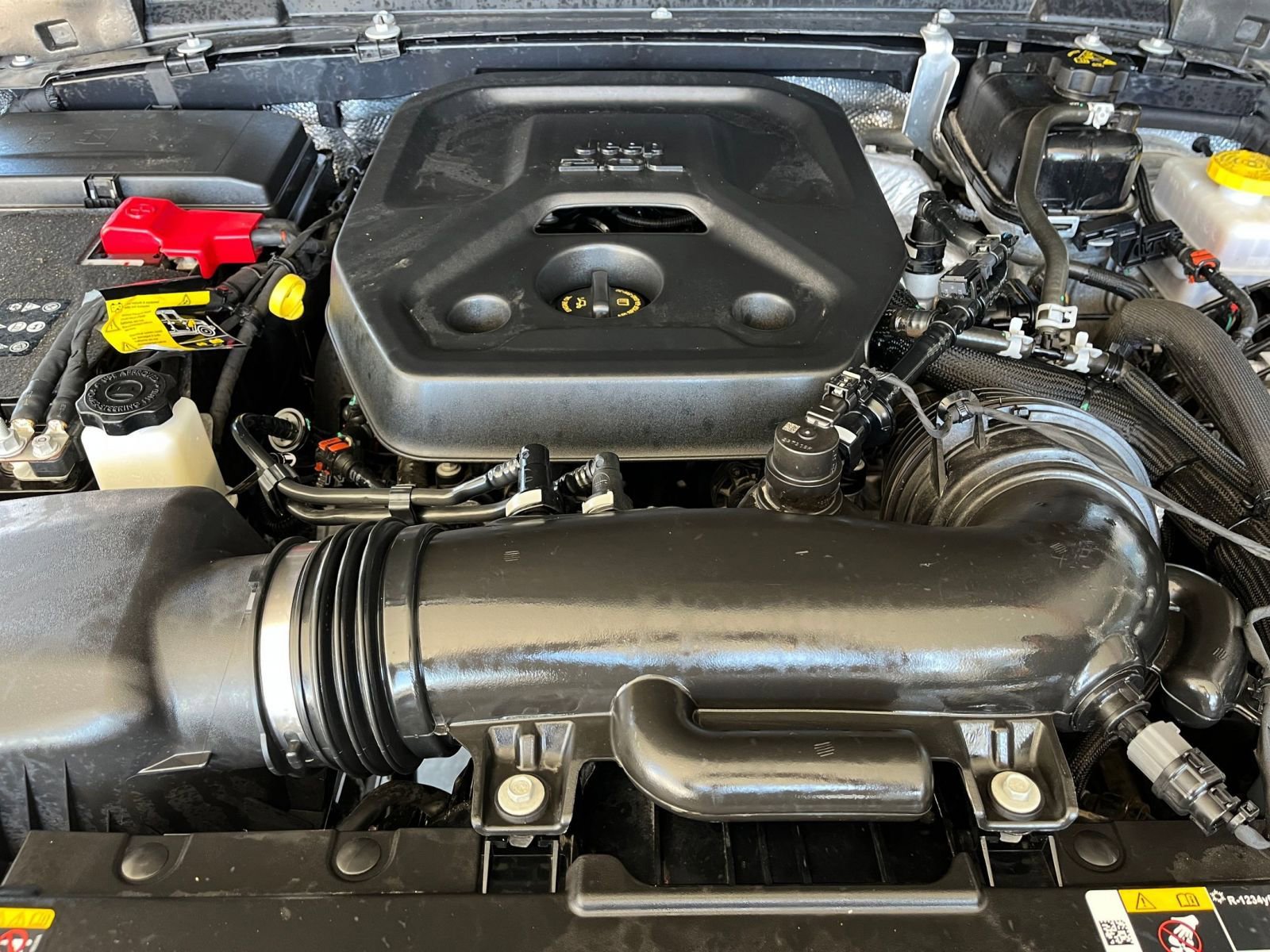 Used 2025 Jeep Wrangler Sahara image 32