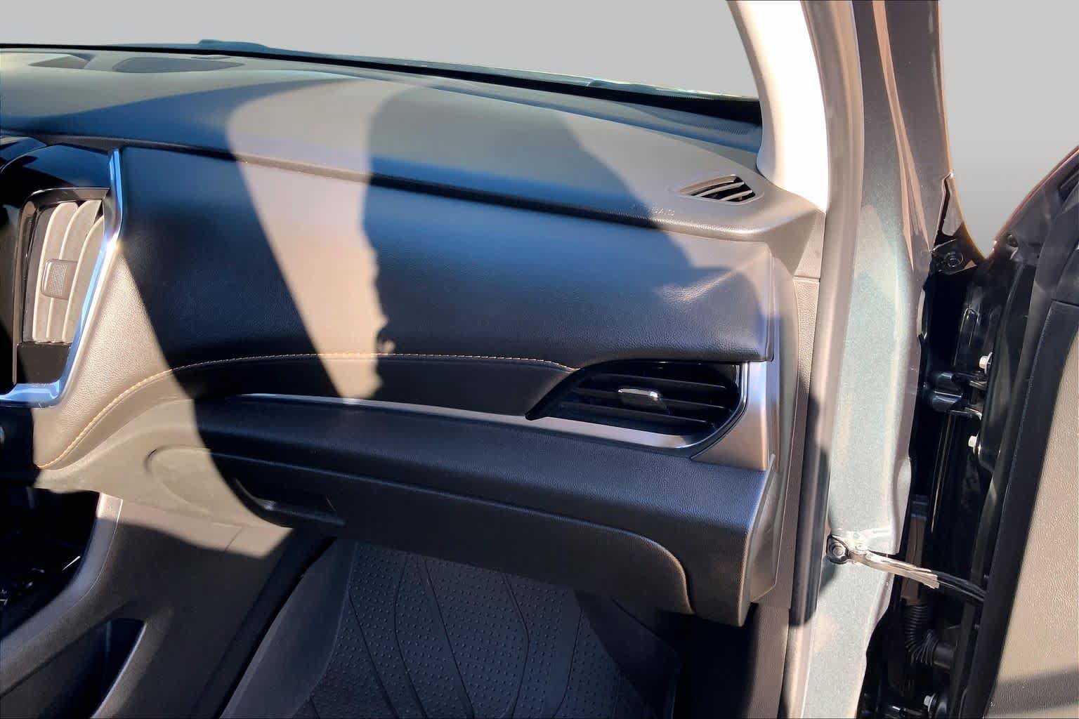 Used 2020 Chevrolet Traverse RS FWD image 17
