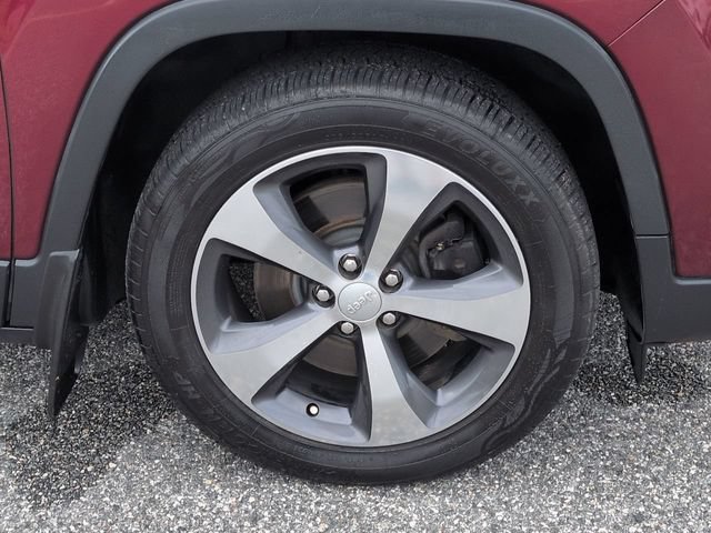 Used 2019 Jeep Cherokee Limited w/ Technology Group FWD image 11