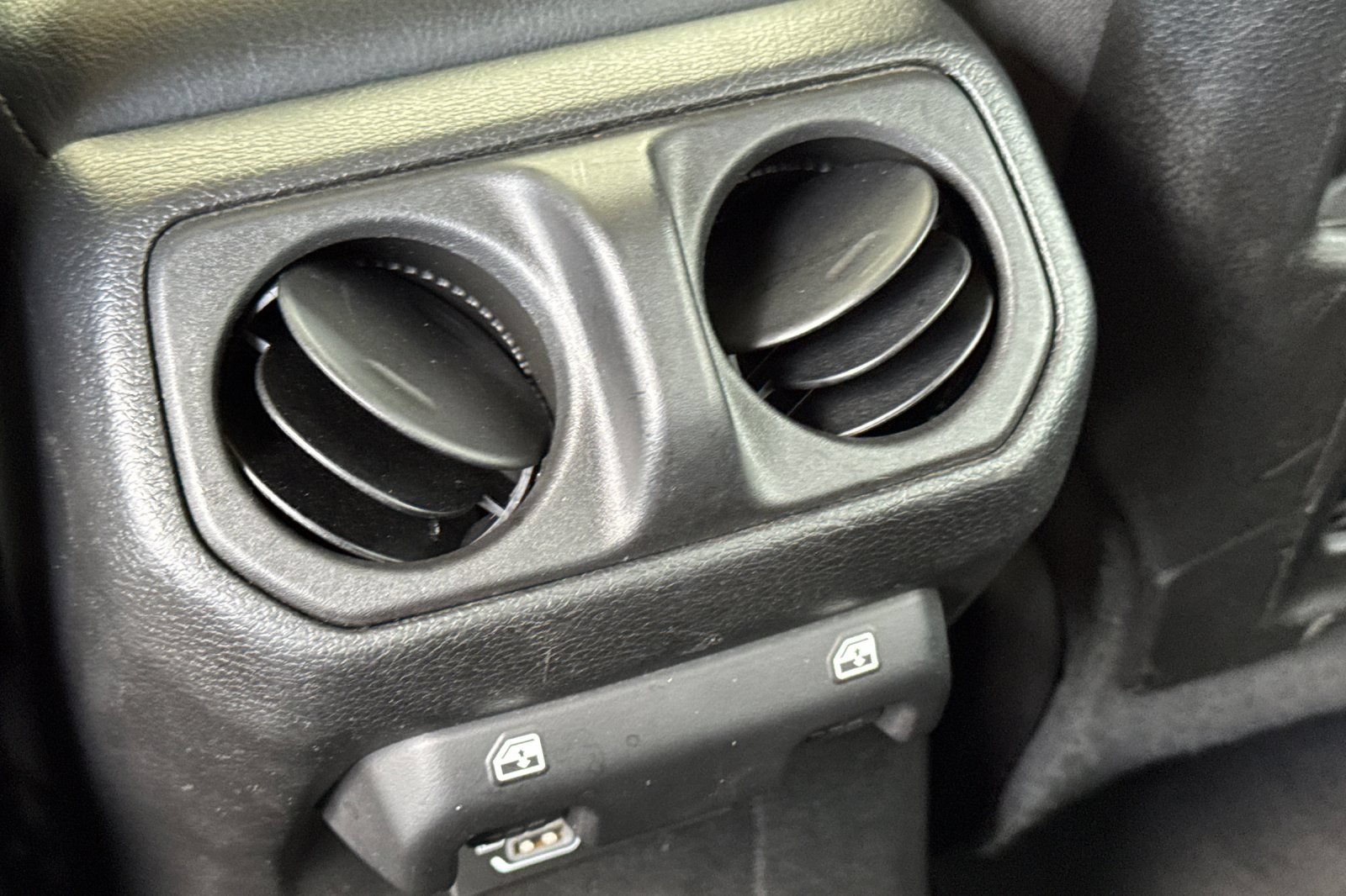 Used 2024 Jeep Wrangler Unlimited Rubicon 4xe AWD/4WD image 13