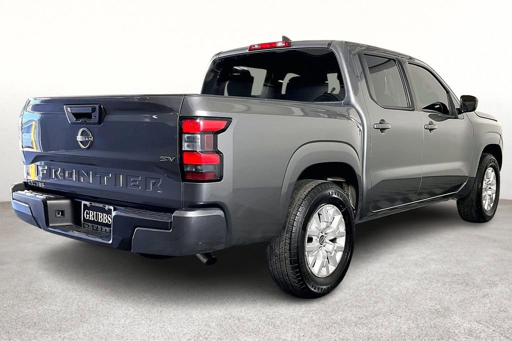 Used 2023 Nissan Frontier SV image 2