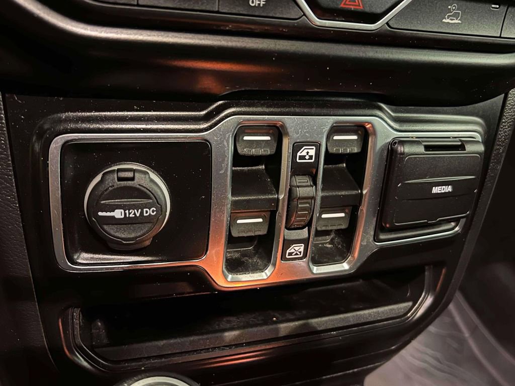 Used 2022 Jeep Gladiator Willys image 29