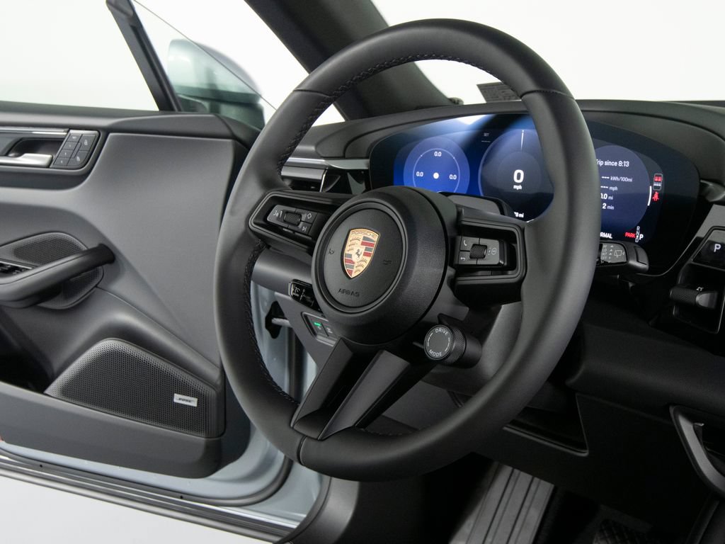 New 2026 Porsche Macan 4 Electric AWD/4WD image 32