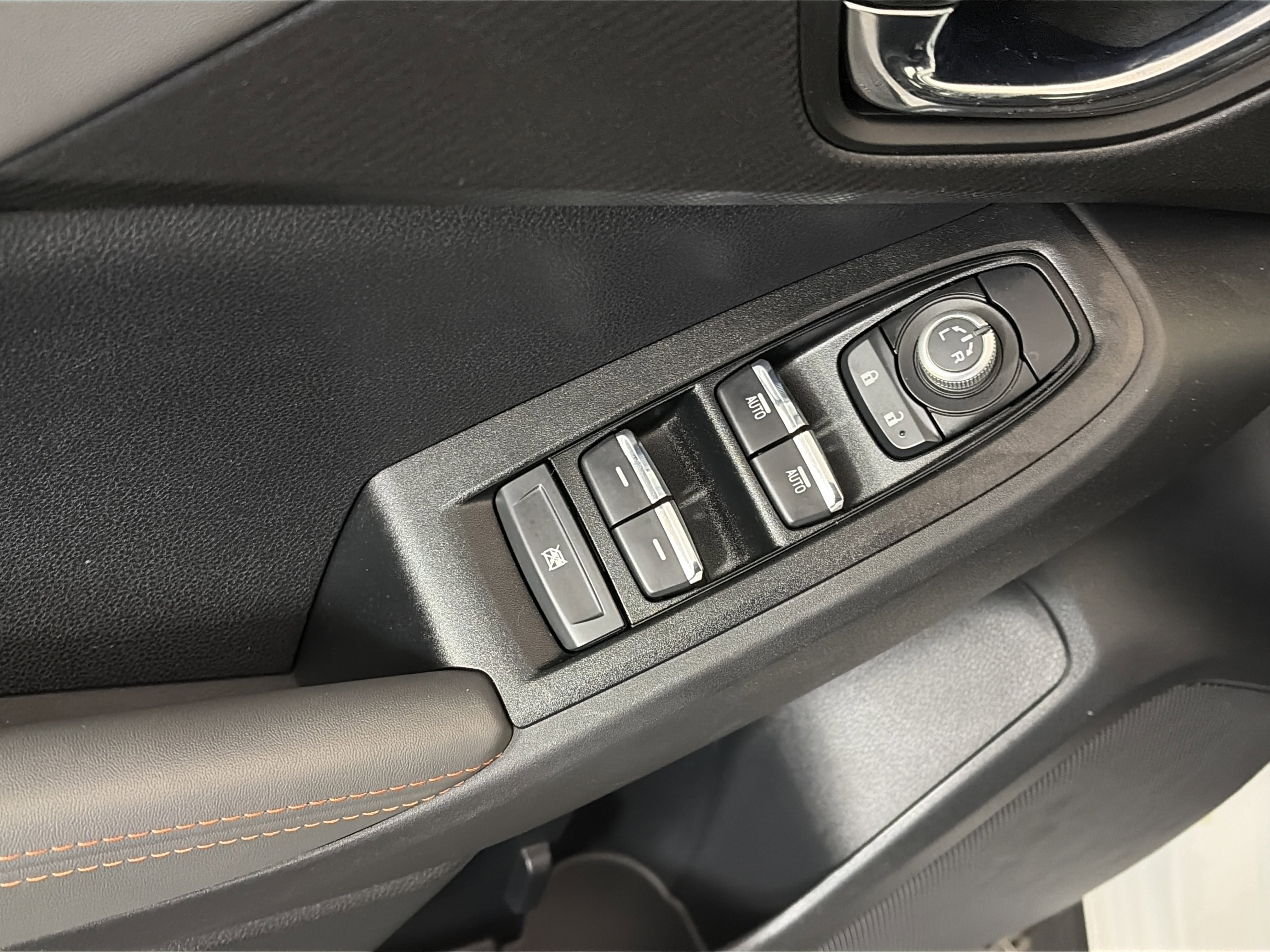 Used 2025 Subaru Crosstrek 2.5i Limited w/ Popular Package #4A image 13