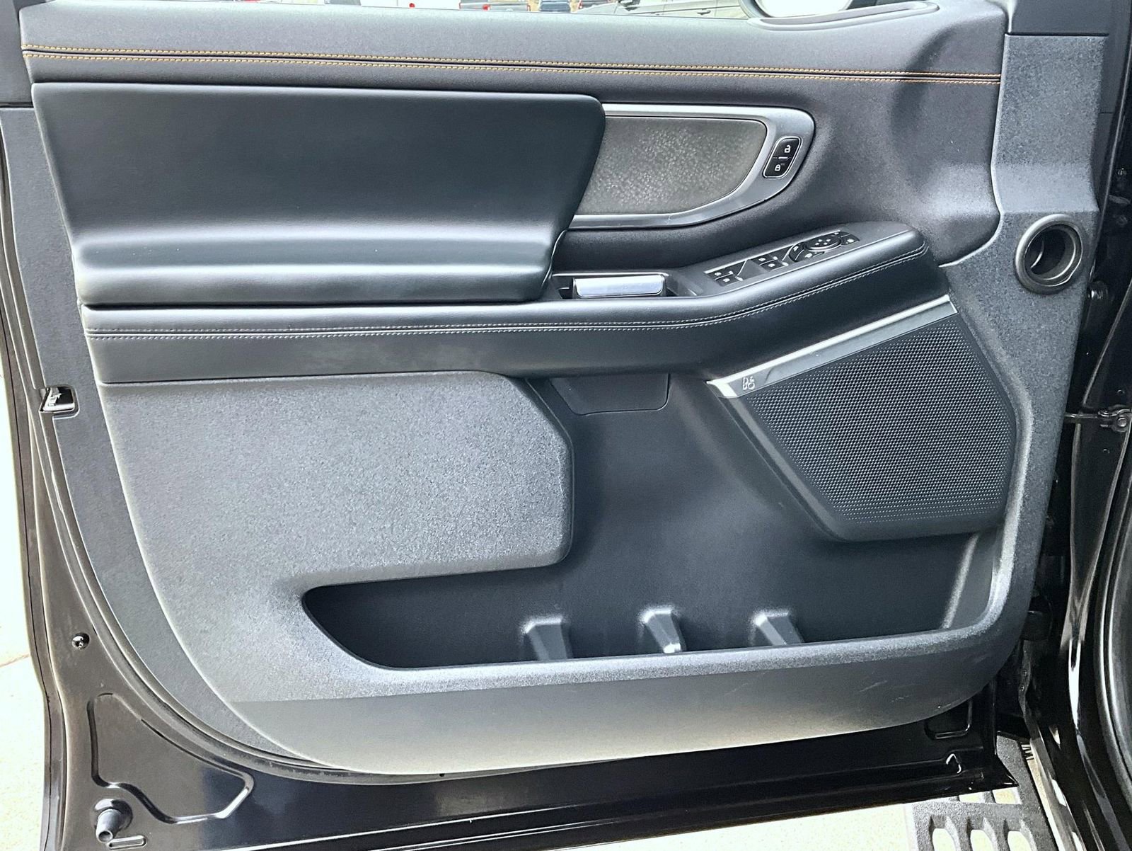 Used 2025 Ford Expedition Tremor image 9