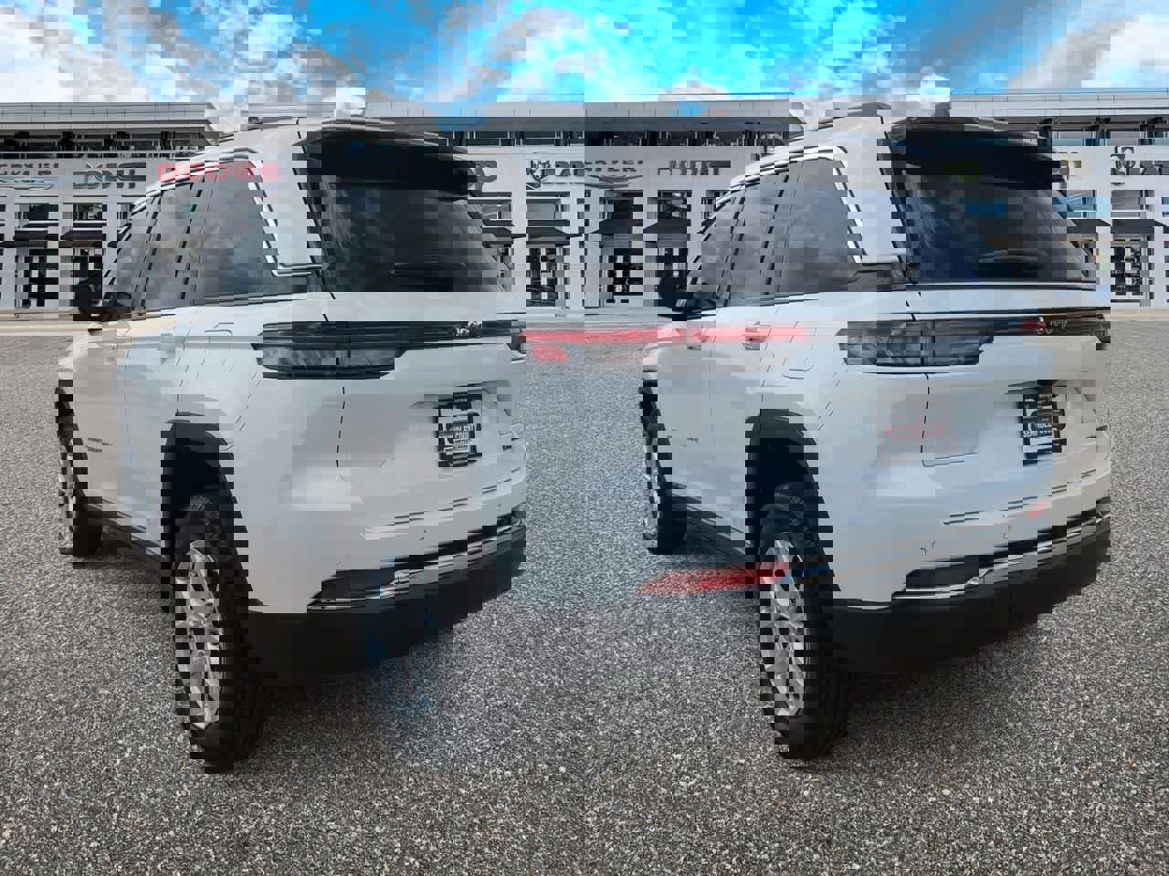 Used 2023 Jeep Grand Cherokee Limited RWD image 6