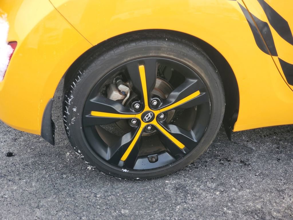 Used 2017 Hyundai Veloster Value Edition image 5