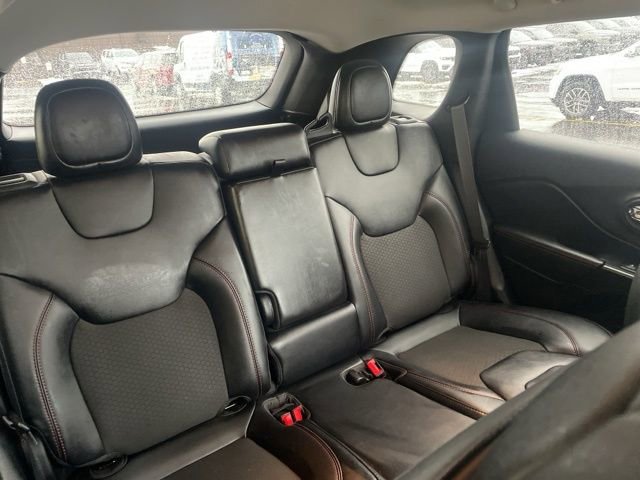 Used 2022 Jeep Cherokee Trailhawk image 13