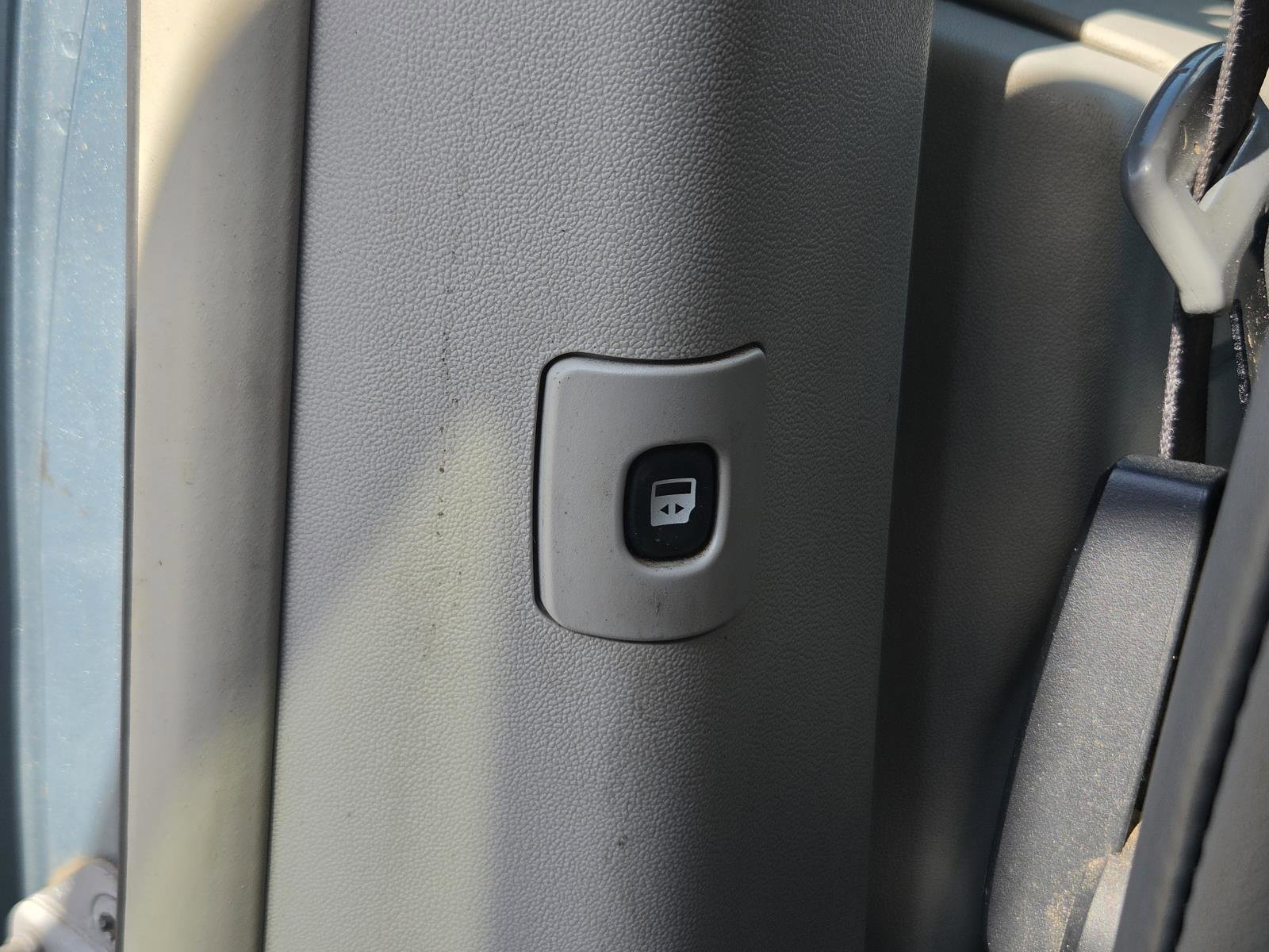 Used 2010 Volkswagen Routan SE FWD image 32