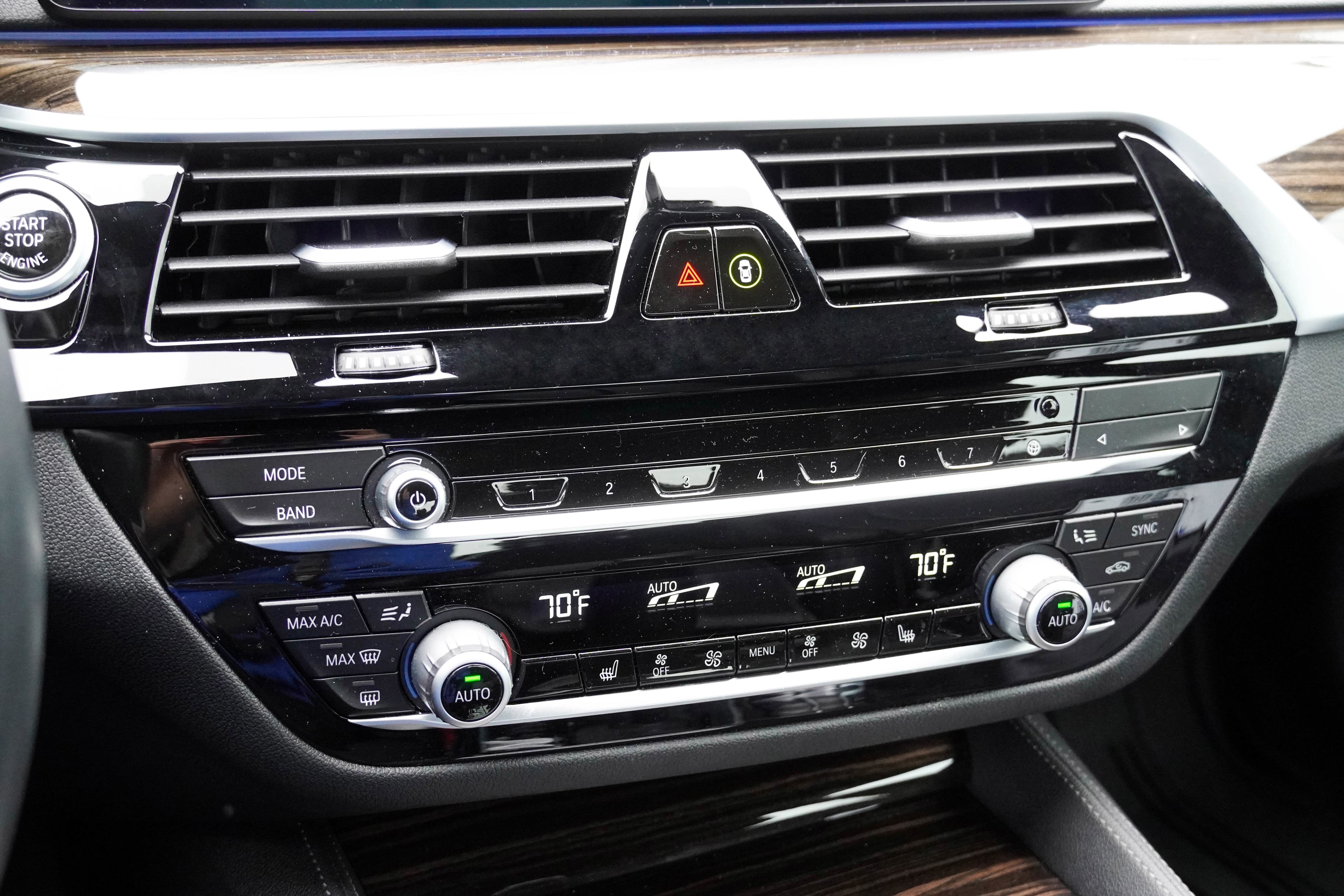 Used 2021 BMW 540i w/ M Sport Package image 30