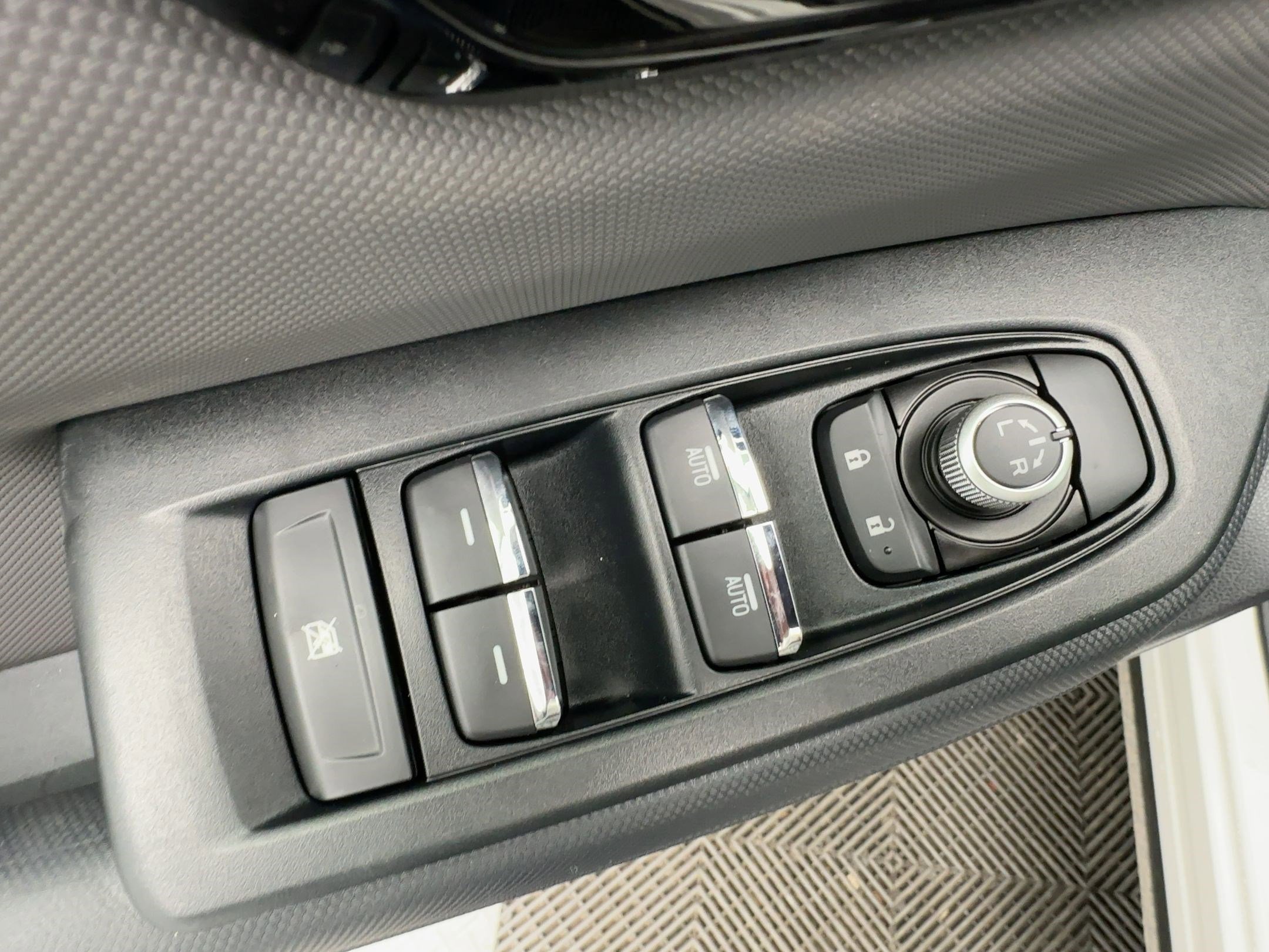 Used 2025 Subaru Forester Sport image 13