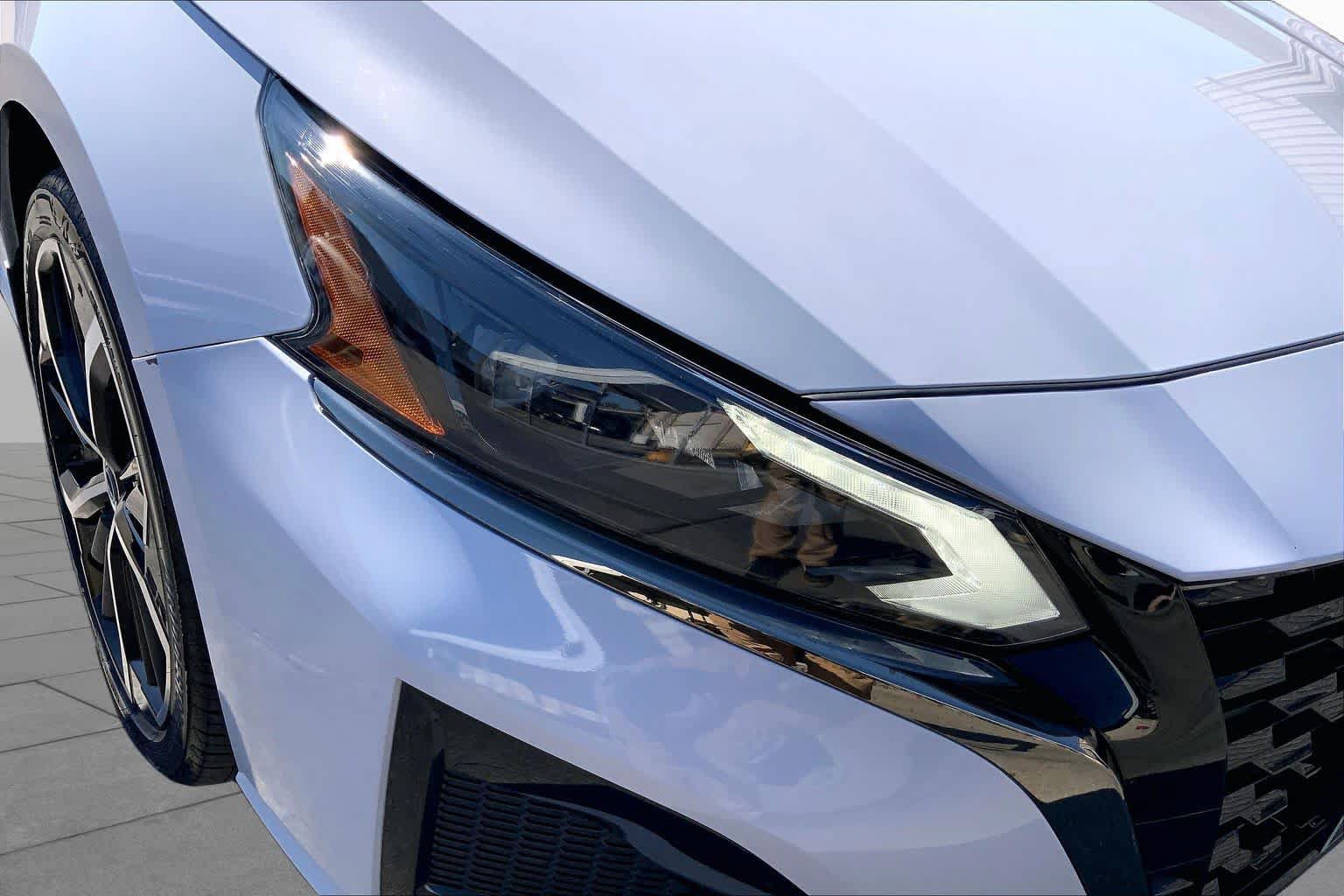 Used 2024 Nissan Altima 2.5 SR w/ SR Premium Package FWD image 28