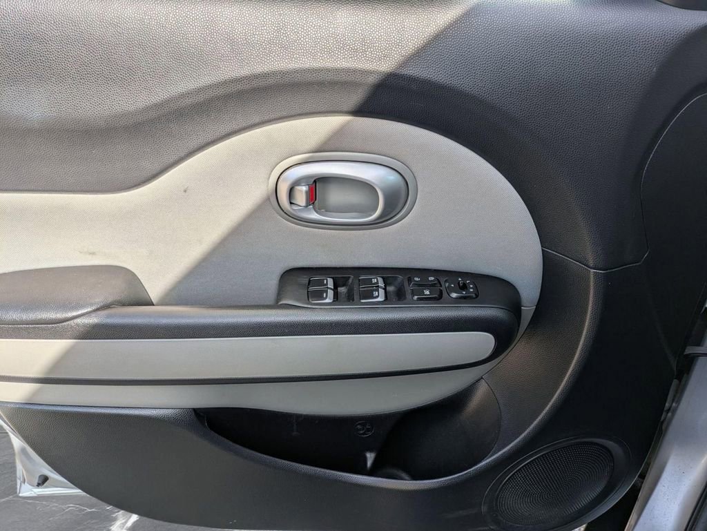 Used 2017 Kia Soul + image 13