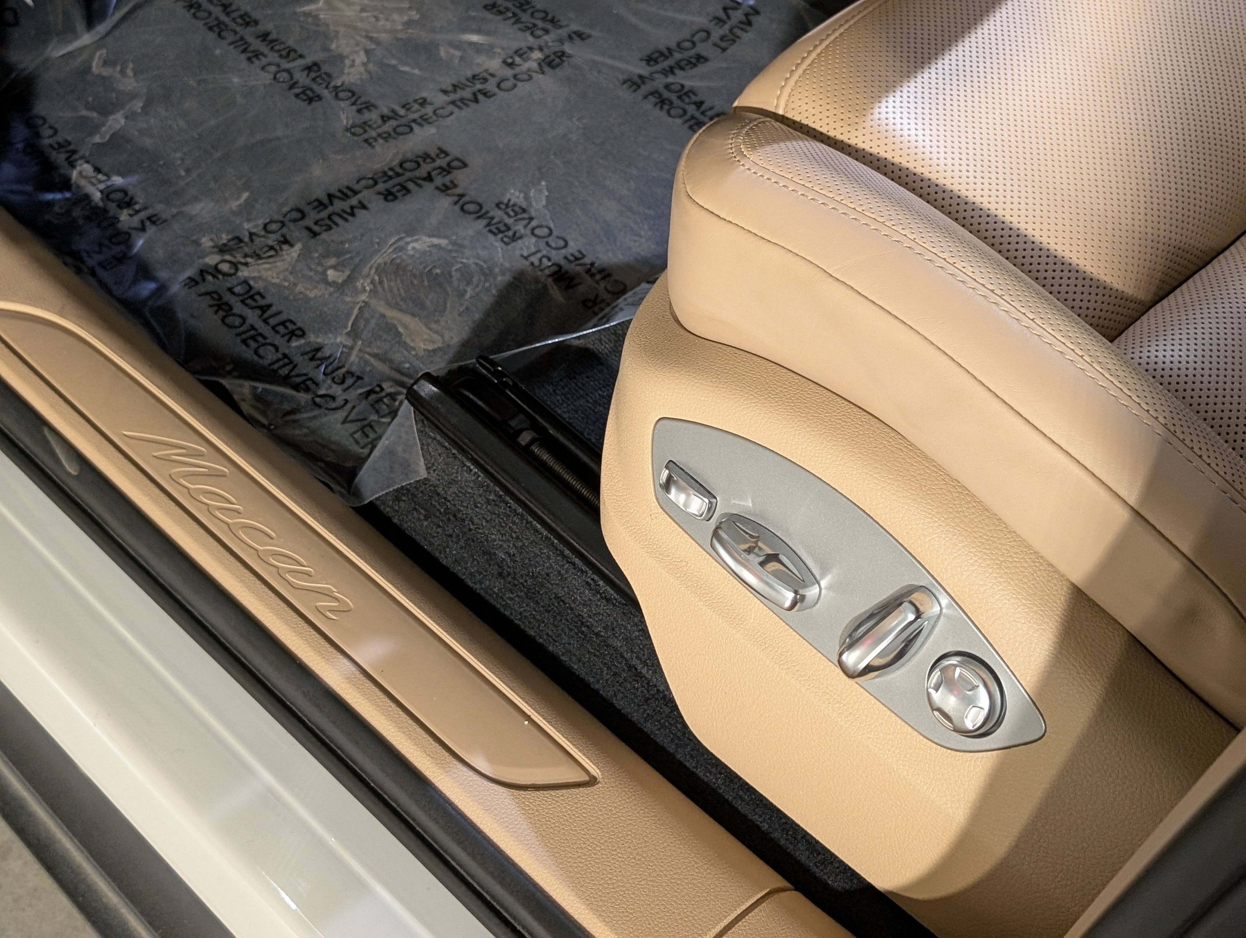 Certified 2022 Porsche Macan image 17