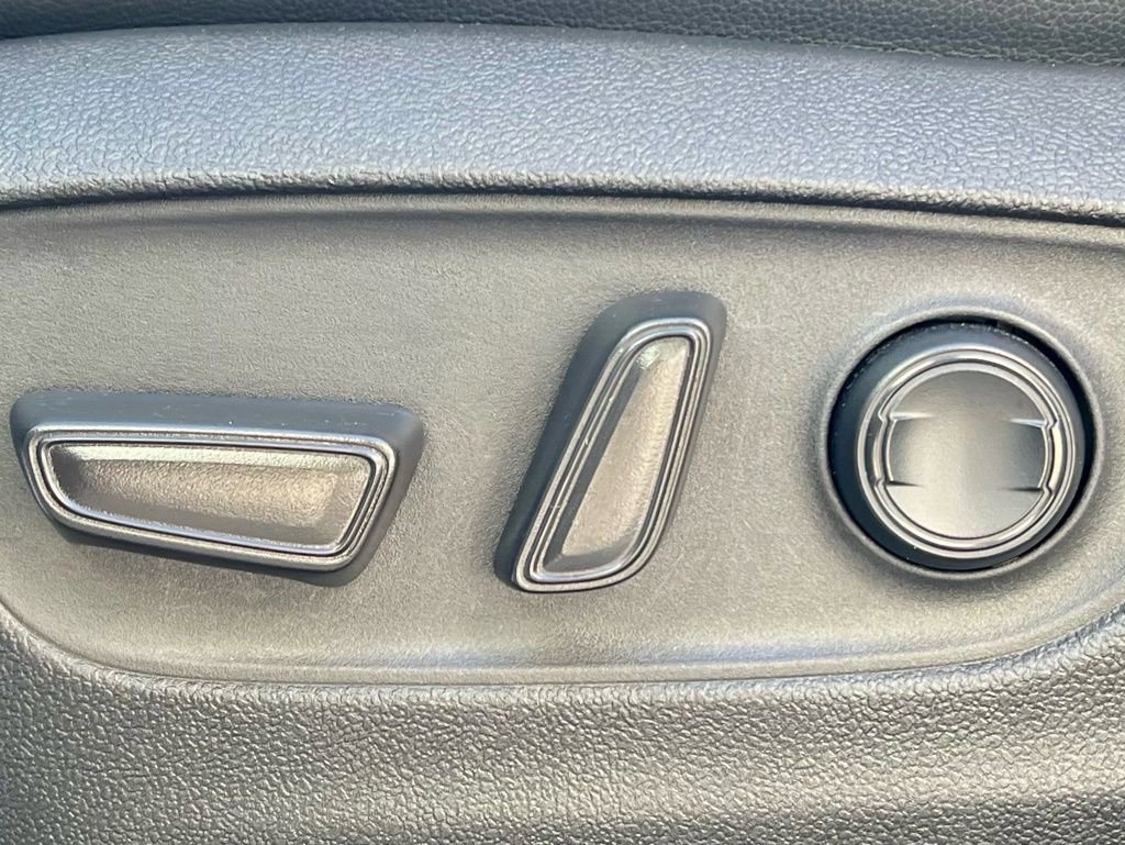 Used 2024 Toyota Highlander XLE image 28