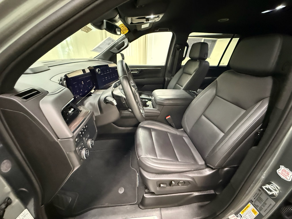 Used 2025 Chevrolet Suburban Z71 AWD/4WD image 30