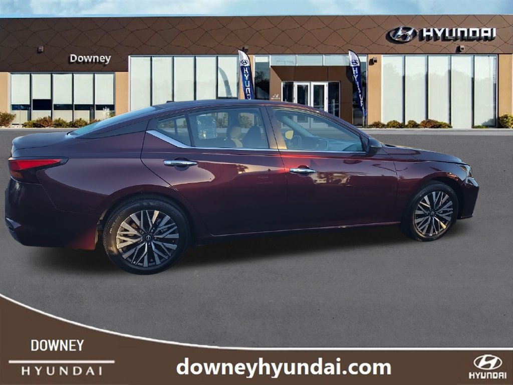 Used 2025 Nissan Altima 2.5 SV FWD image 6