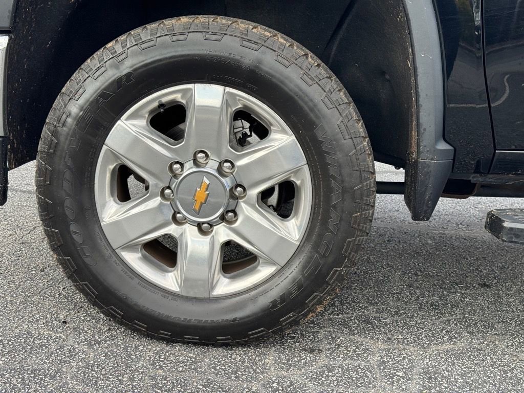 Used 2023 Chevrolet Silverado 2500 LTZ w/ LTZ Plus Package image 9