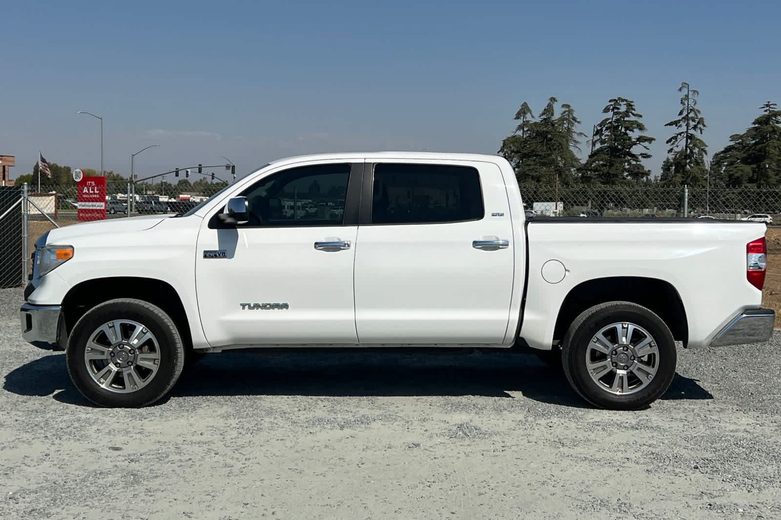 Used 2016 Toyota Tundra SR5 w/ SR5 Upgrade Package AWD/4WD image 6