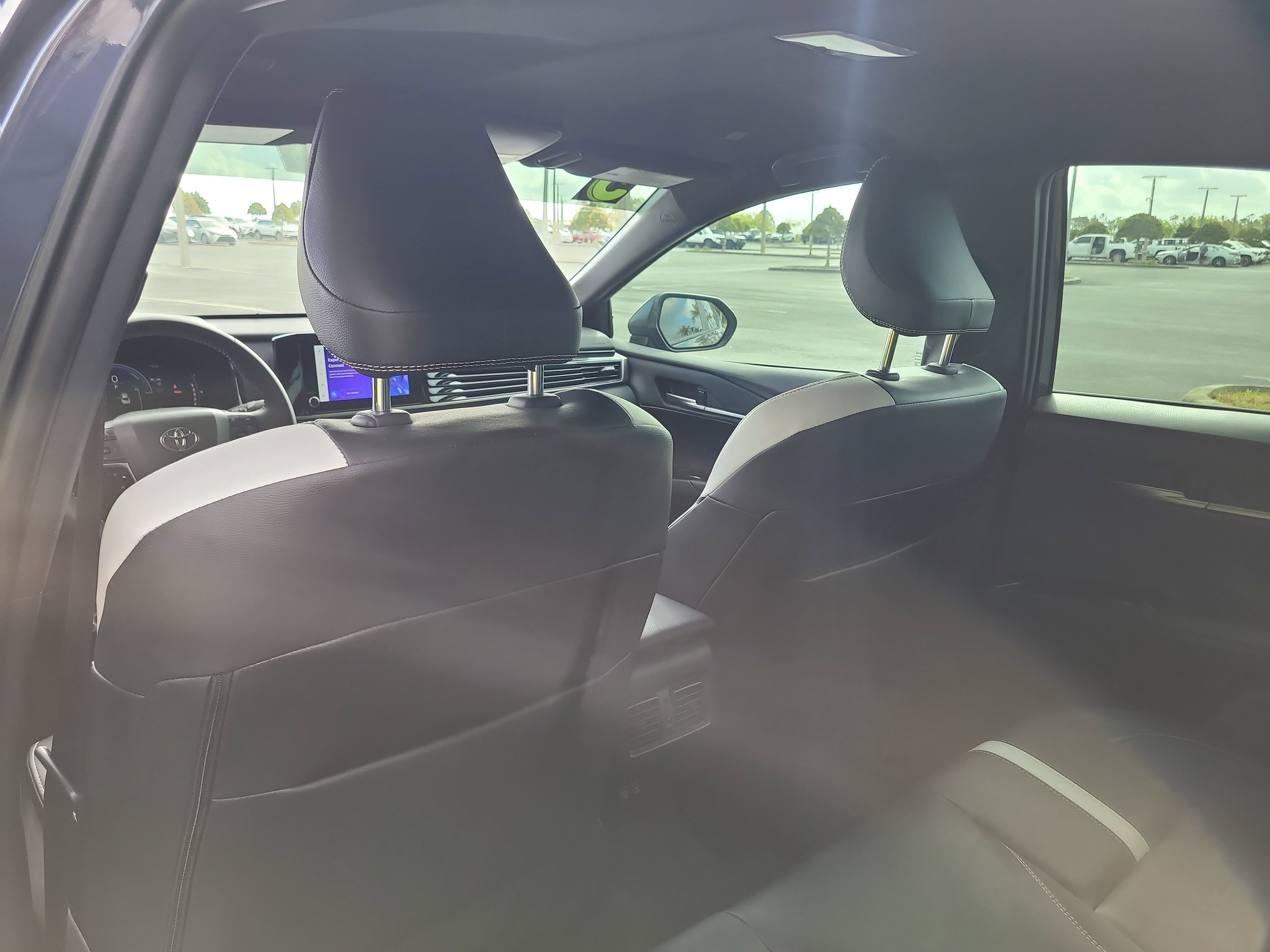 Certified 2025 Toyota Camry SE w/ Convenience Package image 12