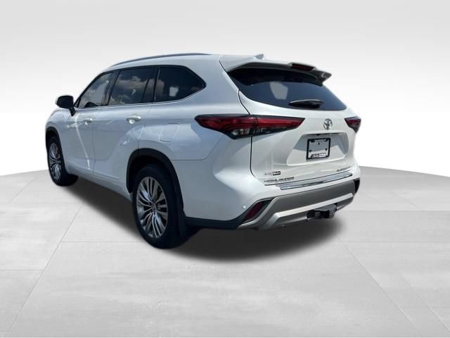 Used 2022 Toyota Highlander Platinum AWD/4WD image 5