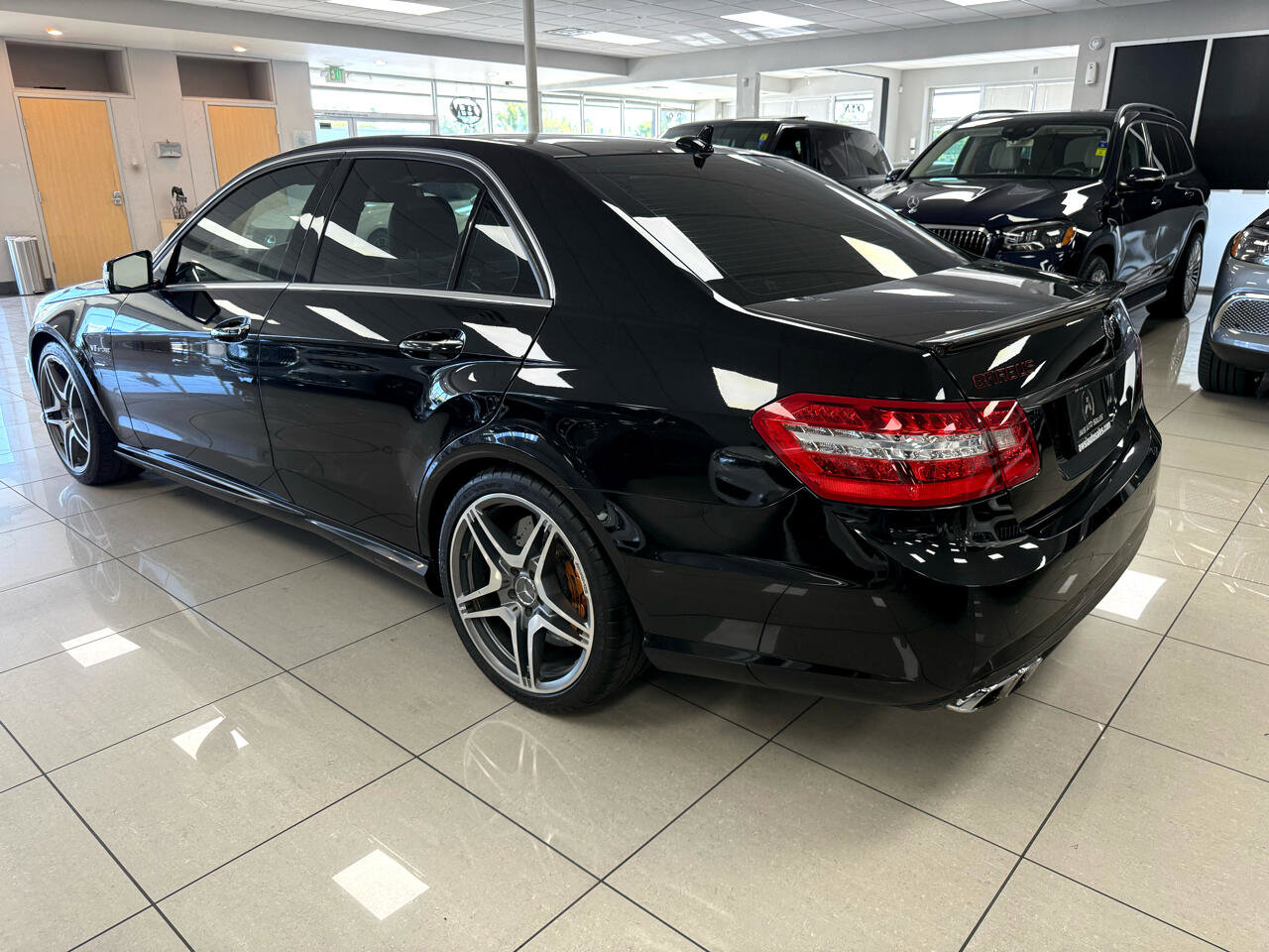 Used 2013 Mercedes-Benz E 63 AMG Sedan w/ AMG Performance Pkg image 7