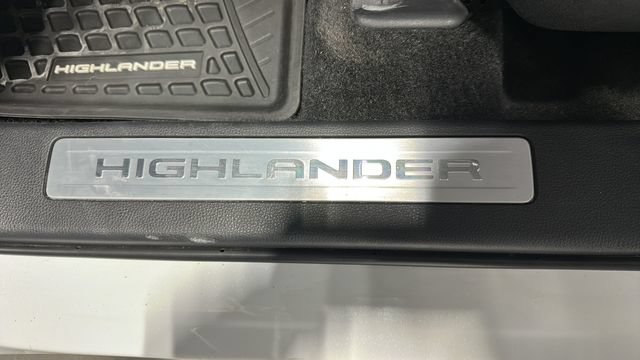 Used 2026 Toyota Highlander Platinum AWD/4WD image 11