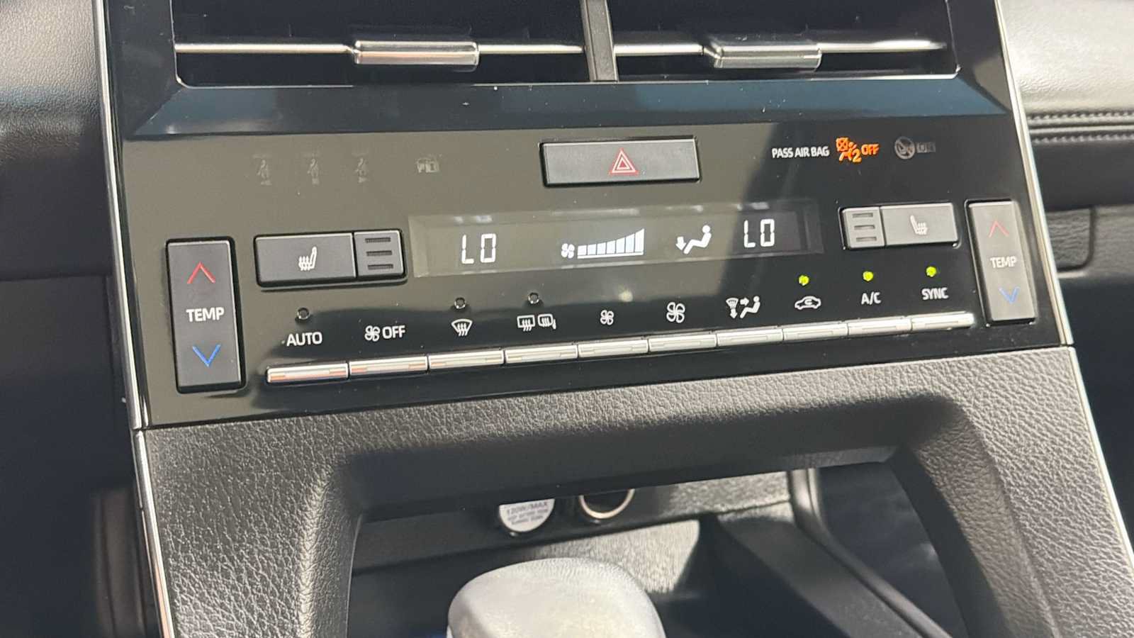 Certified 2022 Toyota Avalon XLE w/ Moonroof Package FWD image 20