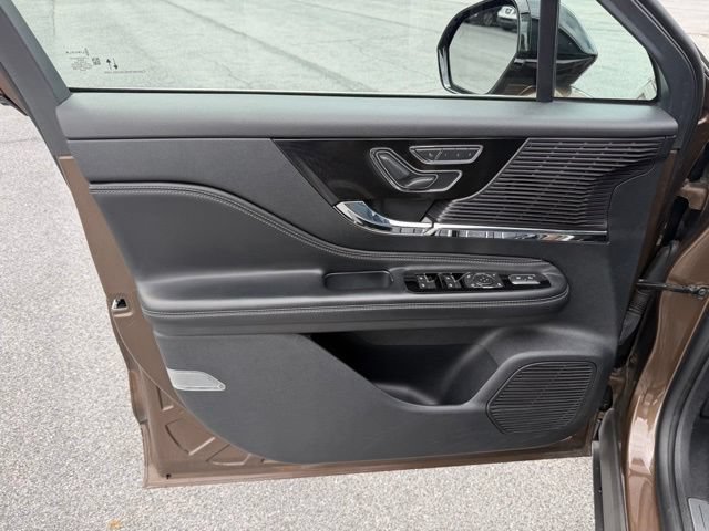 Used 2022 Lincoln Corsair AWD w/ Premium Package image 12
