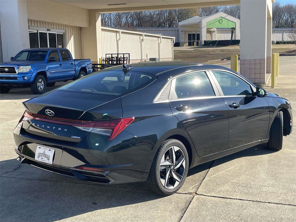 Used 2023 Hyundai Elantra Limited w/ Cargo Package image 3