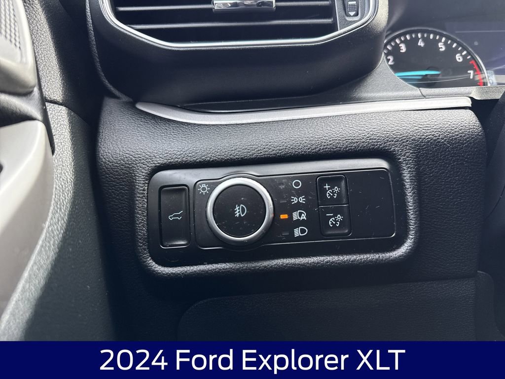 Used 2024 Ford Explorer XLT w/ Equipment Group 202A image 27