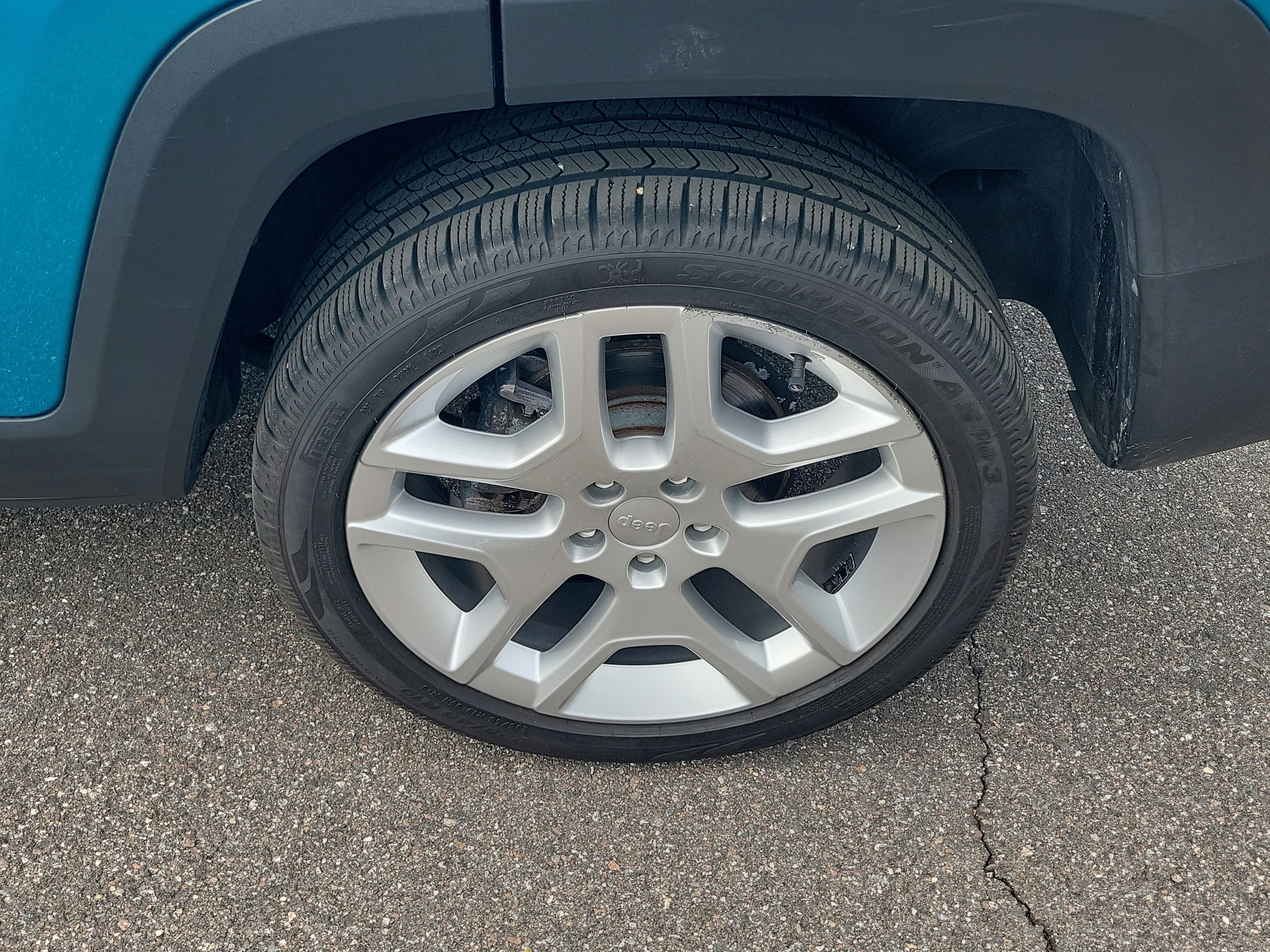 Used 2021 Jeep Renegade Latitude AWD/4WD image 39