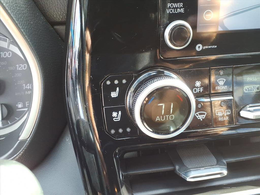 Used 2021 Toyota Highlander Limited AWD/4WD image 23