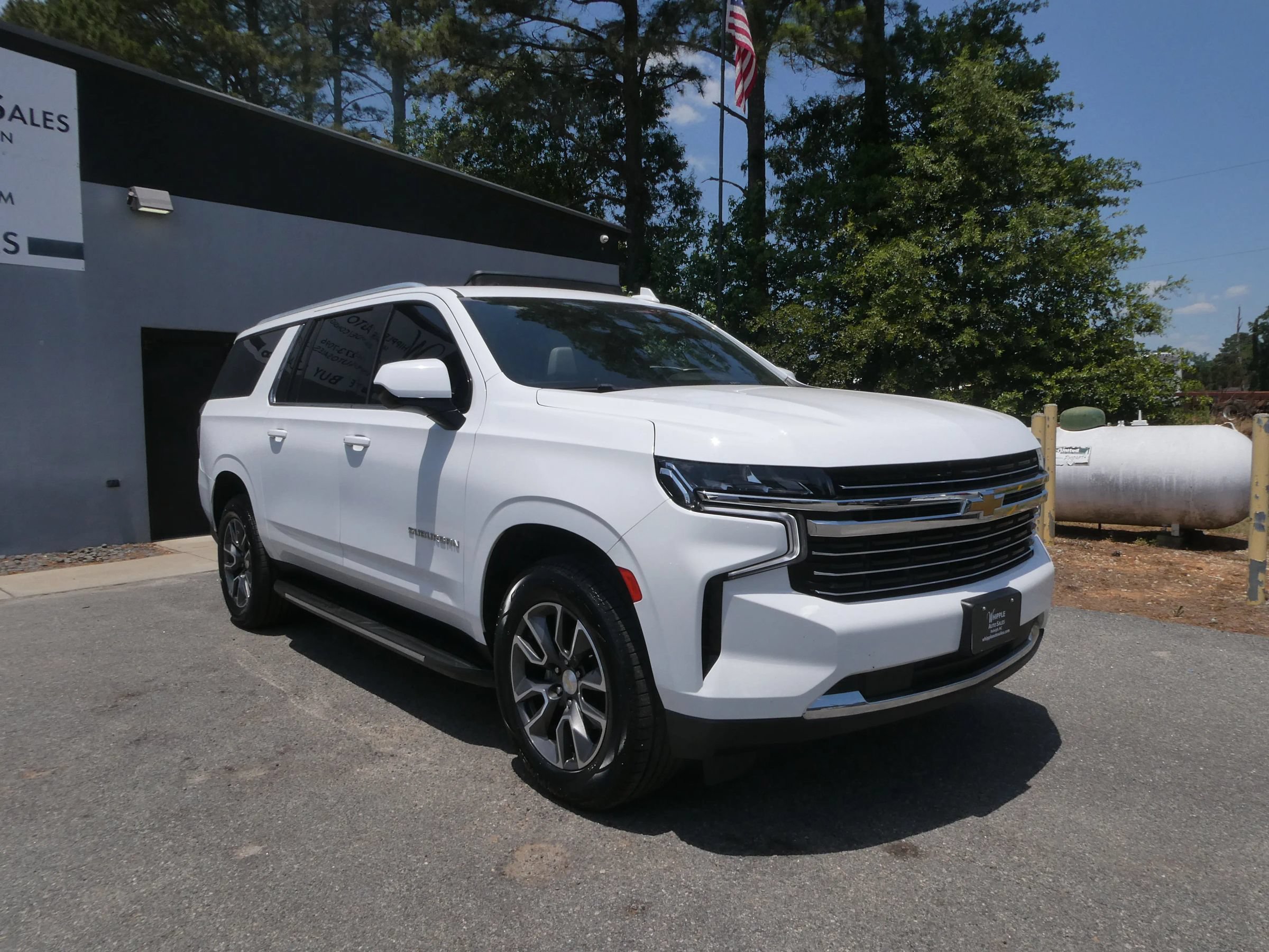 Used 2021 Chevrolet Suburban LT w/ Rear Media and Nav Package AWD/4WD image 3