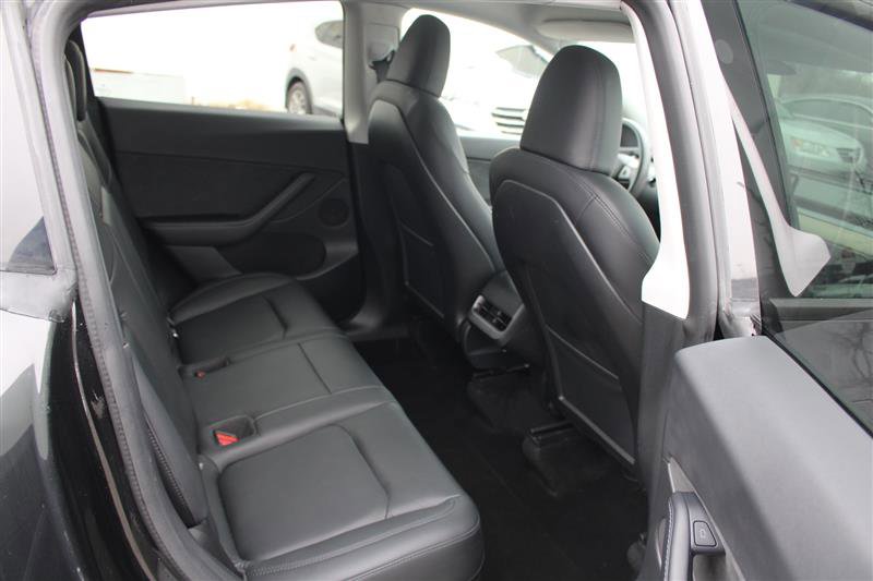 Used 2022 Tesla Model Y Long Range image 14