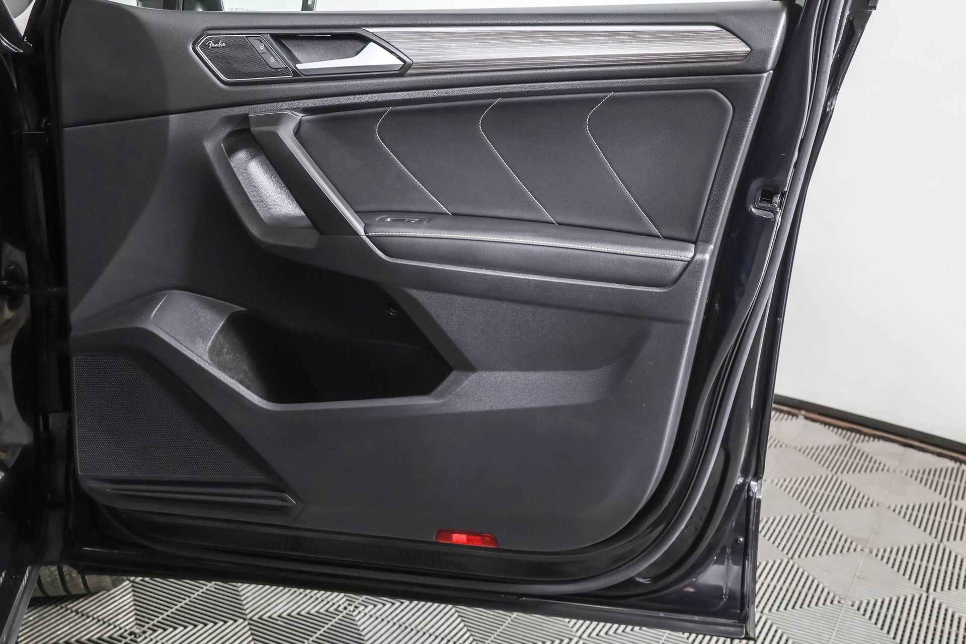 Used 2022 Volkswagen Tiguan SEL R-Line image 48